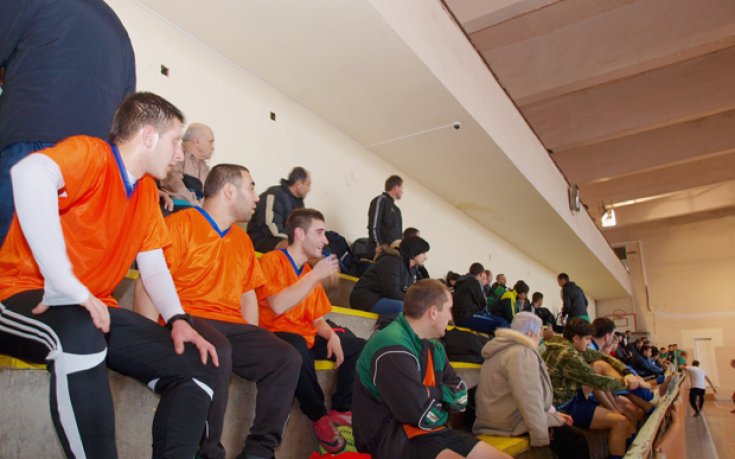 Реферите от Силистра  с купа от футболен турнир