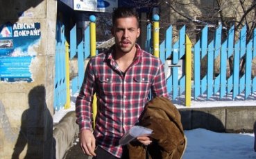 Везалов тренира във фитнеса, Мишо Иванов игра скуош с треньора си
