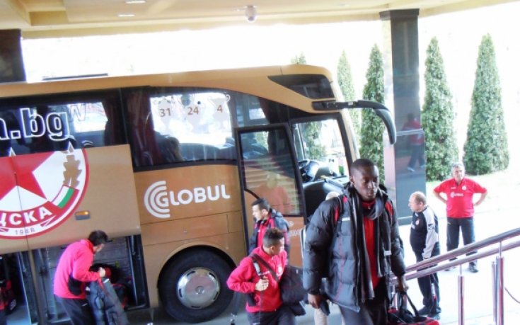 Посрещнаха ЦСКА с плодово шампанско в Сърбия