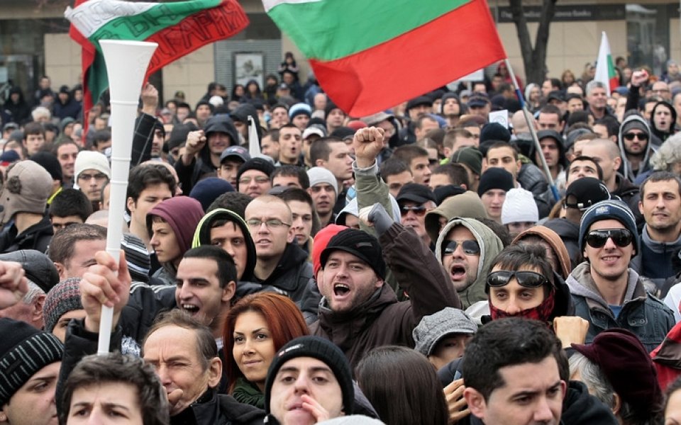 Феновете се обединиха с гражданска позиция: Няма да предадем България