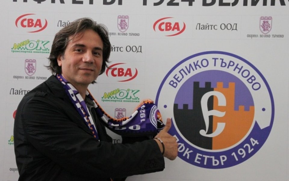 Петнадесет нови футболисти картотекира Етър