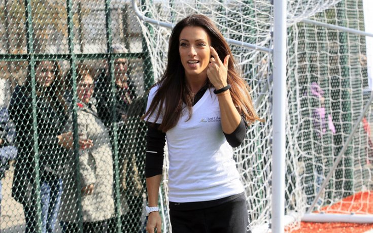 СНИМКИ: Ивет Лалова зарадва стотици деца с открита тренировка