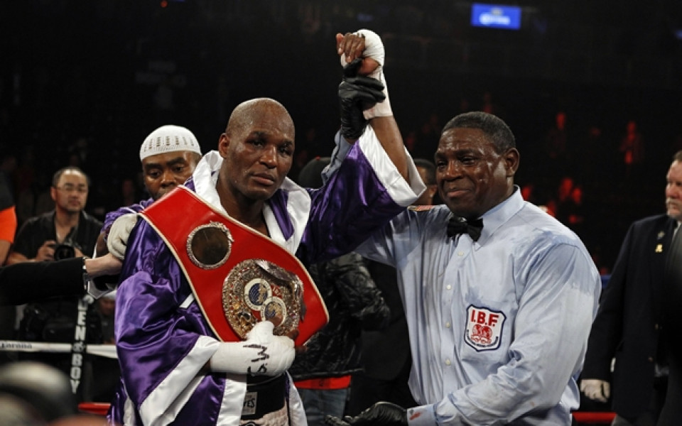 На 48 години Бърнард Хопкинс стана световен шампион по бокс