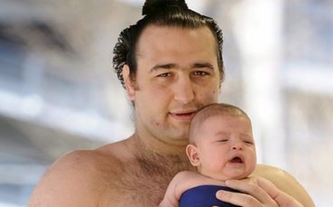 Котоошу с нова загуба в Осака, Аоияма е на другия полюс