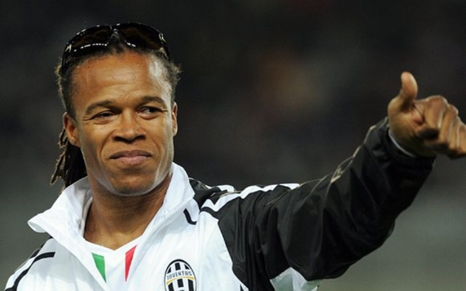 Едгар Давидс спаси автобус с фенове от студ и мраз