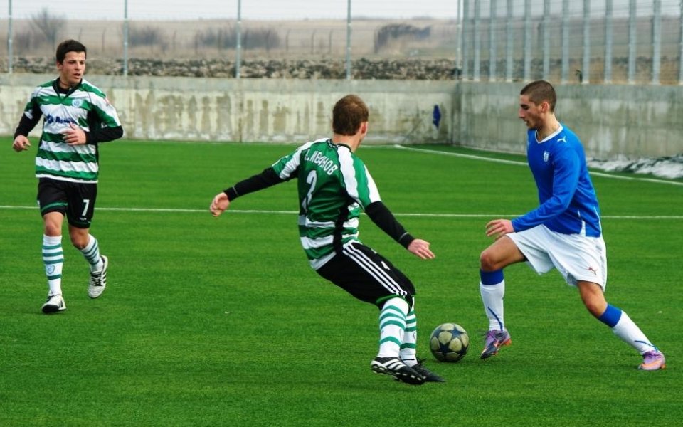 Юношите на Черноморец загубиха морското дерби