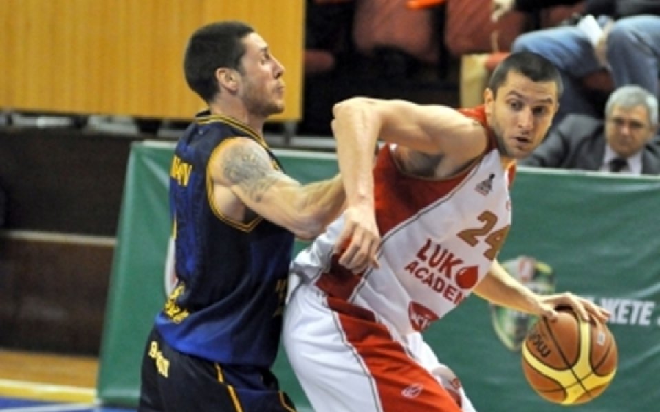 Лукойл Академик прегази Черно море с 41 точки разлика