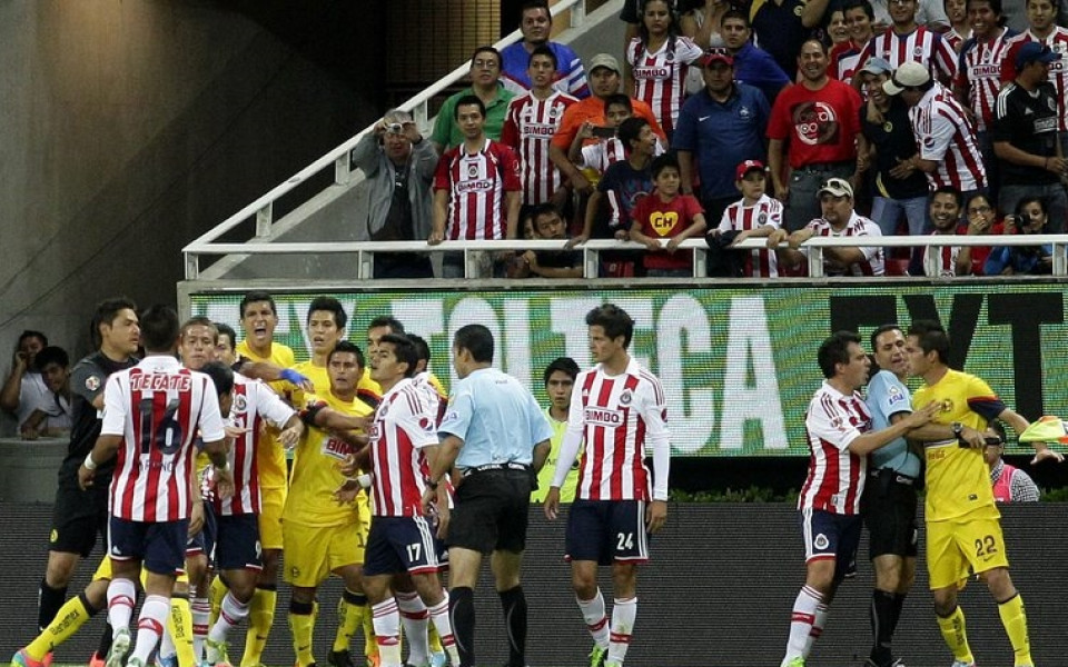 ВИДЕО: Суперкласикото в Мексико заяви най-големия Харлем шейк в историята на футбола