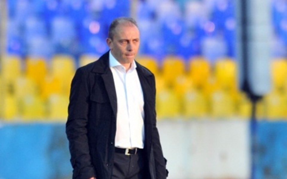 Илиан Илиев притеснен за Дъстли Мюлдер