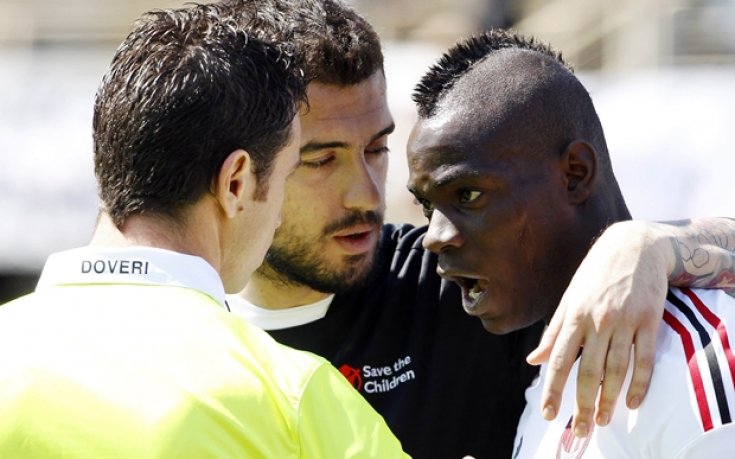 Голямата уста на Балотели му донесе 3 срещи наказание, изгоря за мачовете на сезона