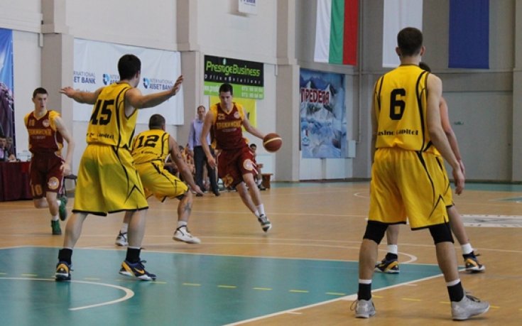 СНИМКИ: Шампионите на А група получиха наградата си, но отпаднаха за Купата