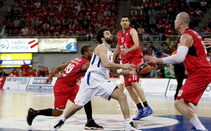 Анадолу Ефес и Каха Лаборал бият в Евролигата