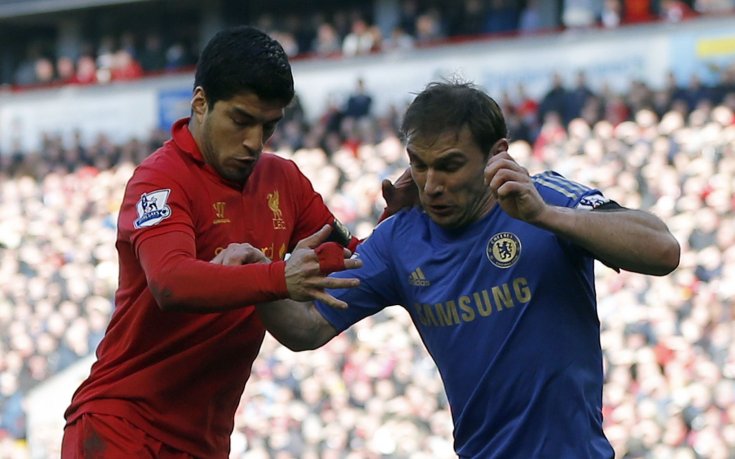 Дейвид Камерън настоява за строго наказание за Луис Суарес