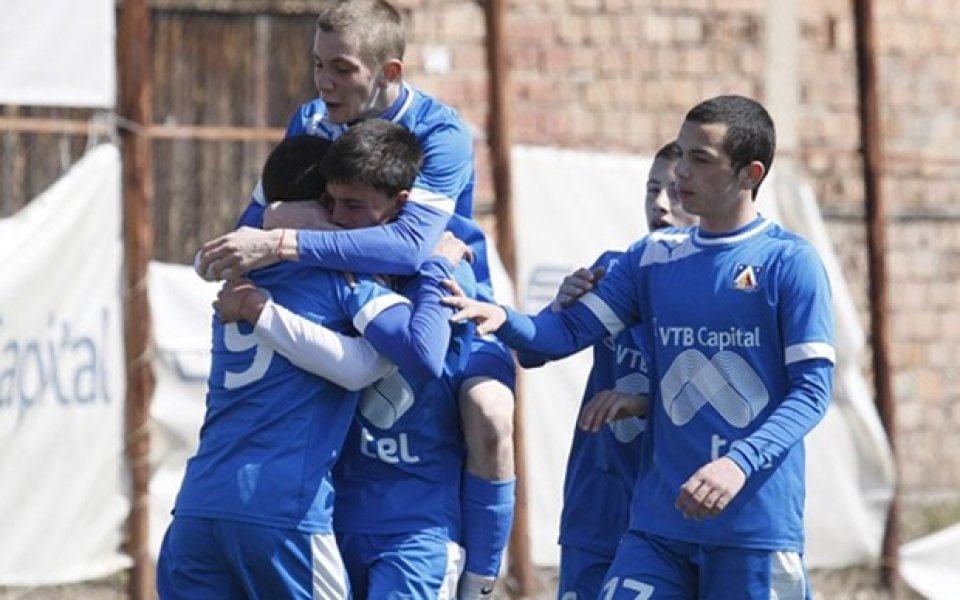 Класически Левски срази ЦСКА и при децата