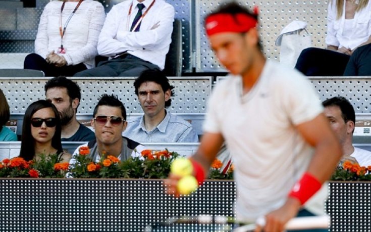 СНИМКИ: Роналдо и Ирина раздават целувки напук на злите очи