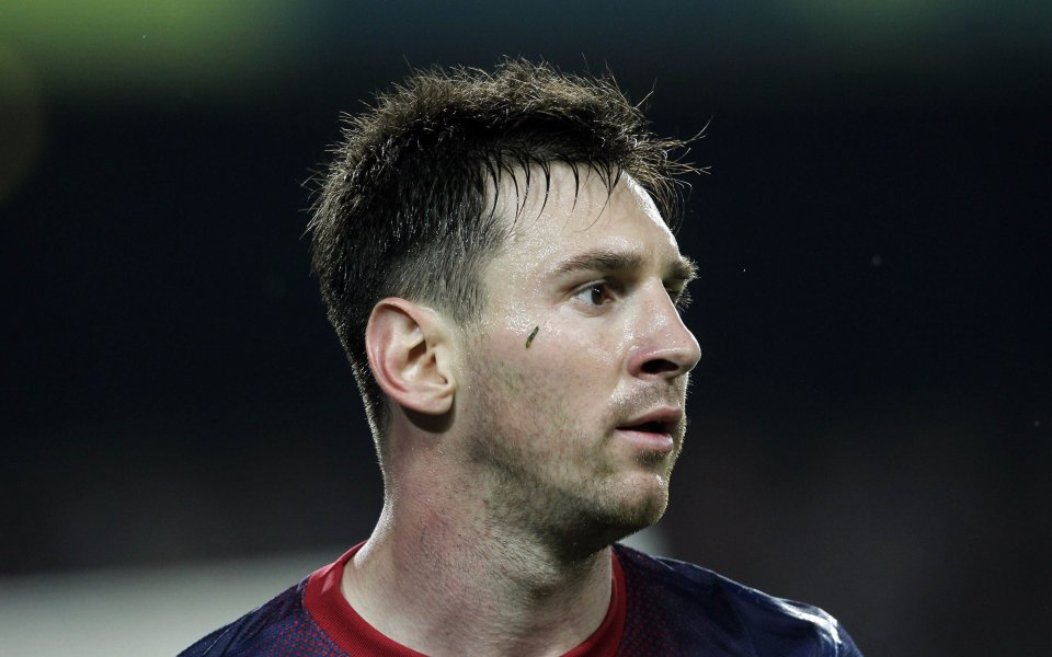 Меси с проблем в бедрения мускул, може да не играе повече през сезона