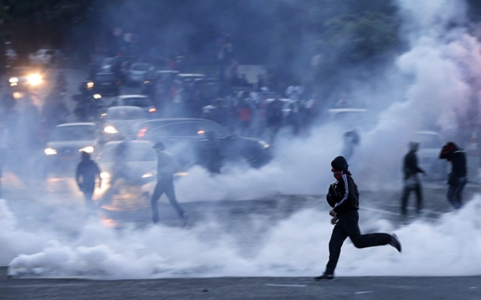 ВИДЕО и СНИМКИ: Безредици прекратиха празненствата на ПСЖ по случай титлата