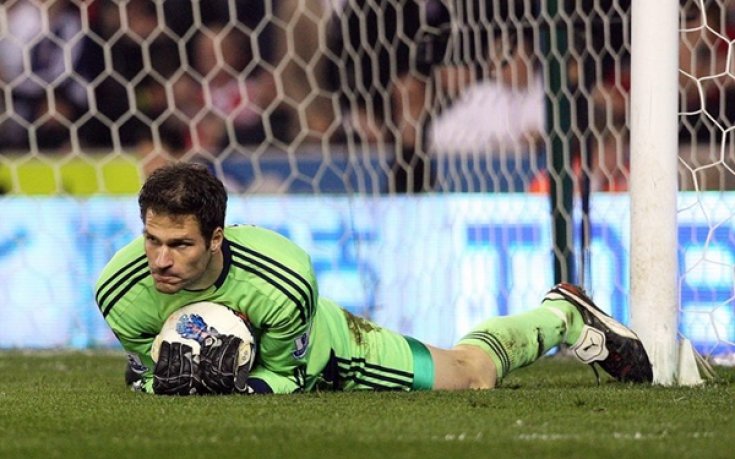 Вратарят на Стоук иска в Ливърпул, заподозряха в родината му