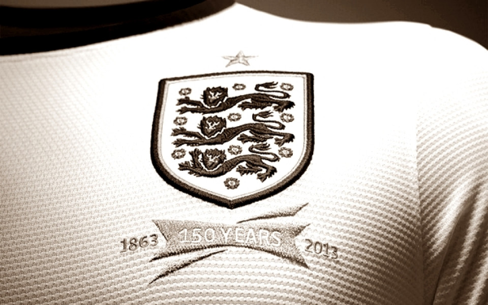 СНИМКИ: Англия представи новия си резервен екип, ще играе в емблематично червено