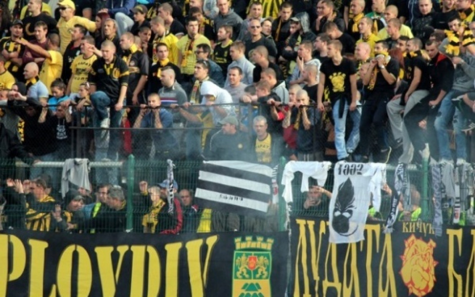 Частична разпродажба във фен-магазина на Ботев Пловдив