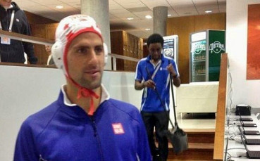 СНИМКА: Джокович демонстрира нова мода в Париж