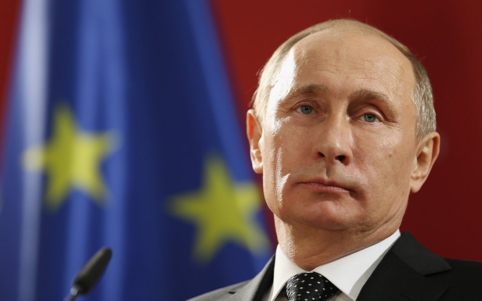 ВИДЕО: Путин и босът на волейбола се прегърнаха