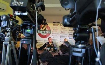 Мъри Стоилов дава бирфинг в понеделник