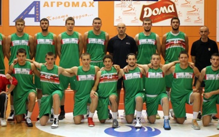 СНИМКИ: Добра първа контрола за младежите, разбиха Румъния в Правец