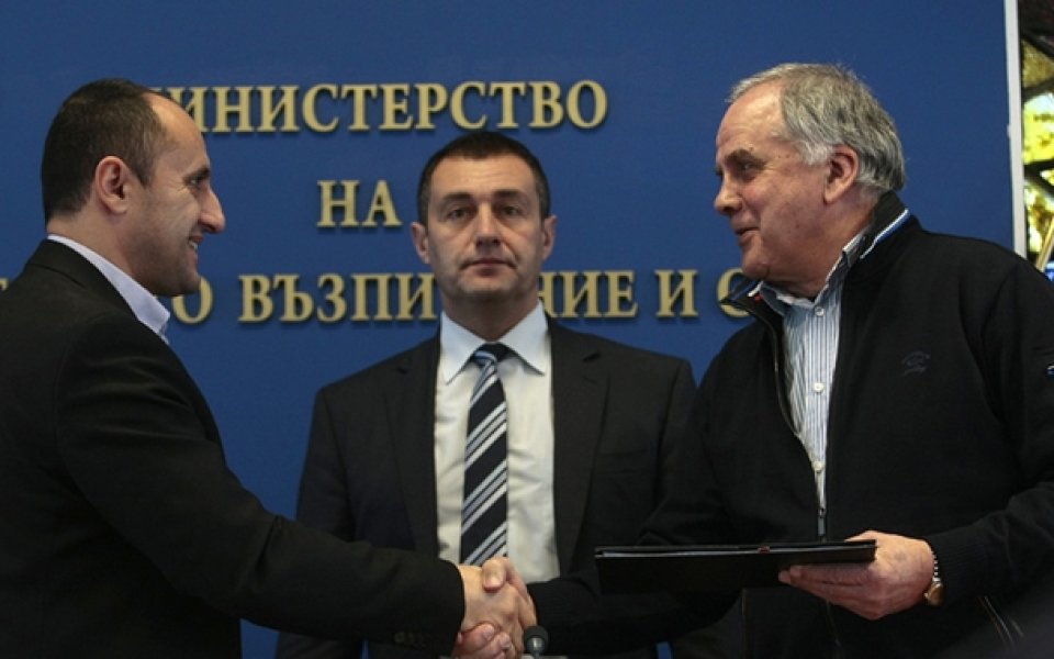 Националите, Йовчев и Нейков видяха обновената зала „Христо Ботев“