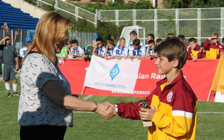 ПАОК спечели Локобол в Албена, Бербатов връчи купата