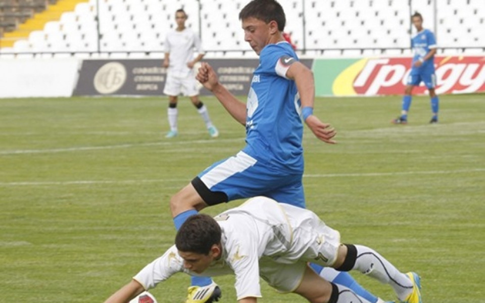 Черно море победи драматично Левски с 4:3 в първия полуфинал при набор 1998