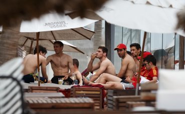 Испанците се забавляват на плажа във Форталеза