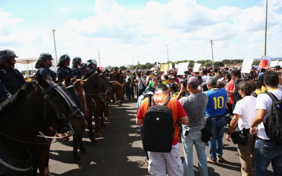25 арестувани преди Бразилия – Уругвай