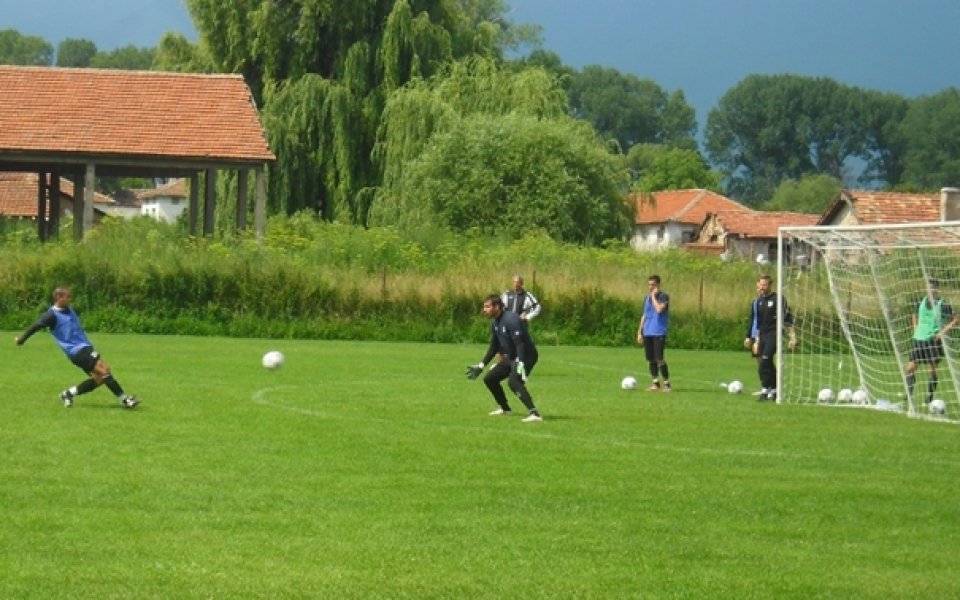 Сашо Станков даде половин почивен ден на футболистите на Локо Пд