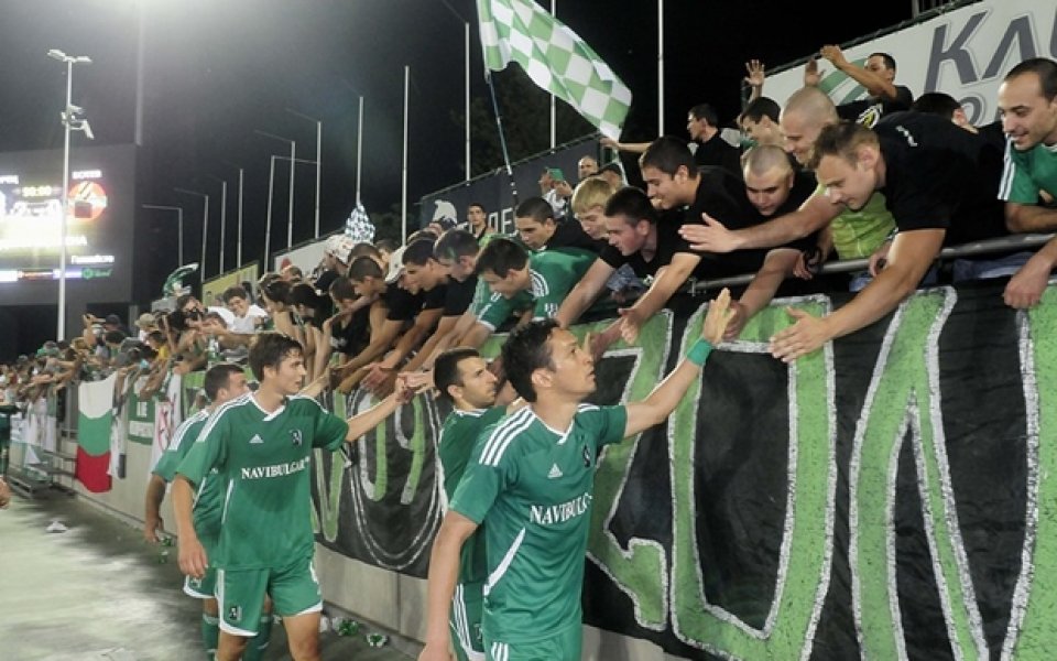 Какво става с футболна София?