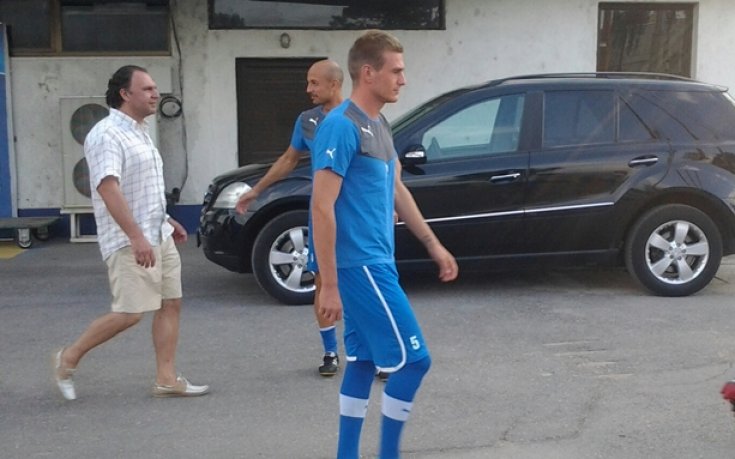 Сръбски защитник на проби в Левски