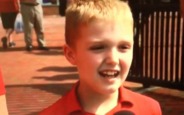 ВИДЕО: Невръстен фен на Ливърпул призова: Продайте Суарес! Той е вампир!