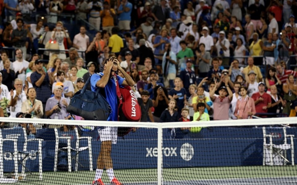 Шокиращ Федерер изхвърча от Ю Ес Оупън, Надал крачи напред
