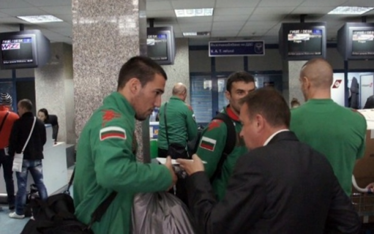 Жега посрещна националите в Малта