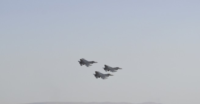 Турски бойни самолети са извършили серия от нарушения на гръцкото