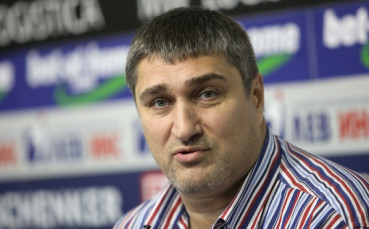 Любо Ганев открива школа в Русе