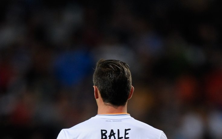 Оперират Бейл заради дископатия?