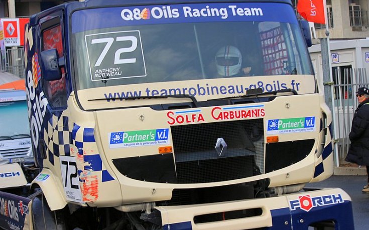 СНИМКИ: 24 часа на камионите в Льо Ман събира над 30 000, гледат и изрисувани кабини