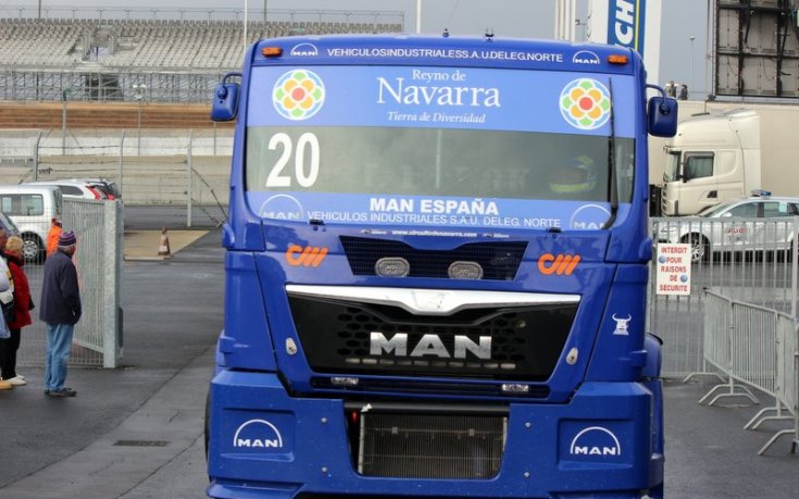 СНИМКИ: 24 часа на камионите в Льо Ман събира над 30 000, гледат и изрисувани кабини