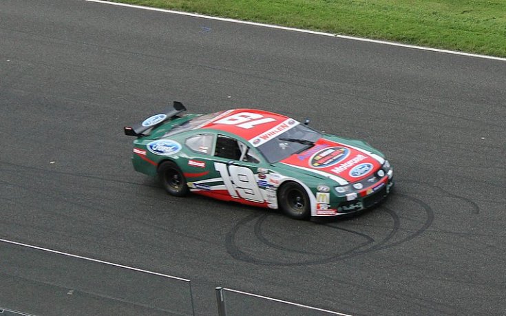 СНИМКИ: 24 часа на камионите в Льо Ман събира над 30 000, гледат и изрисувани кабини