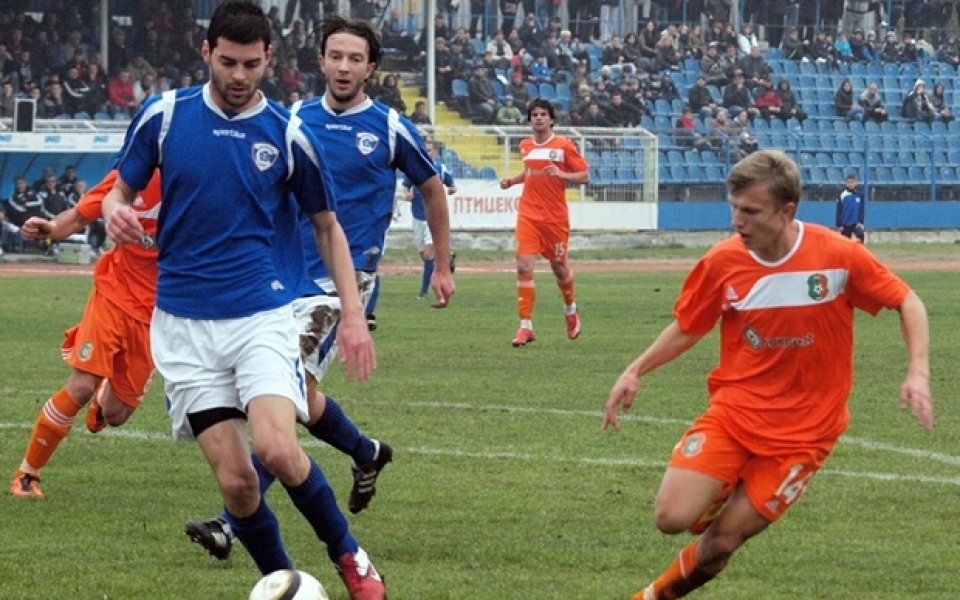 Фенове прекъснаха за кратко Спартак Вн - Литекс