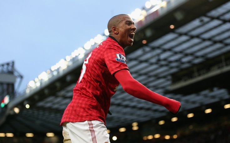 Манчестър Юнайтед разкарва Ашли Йънг