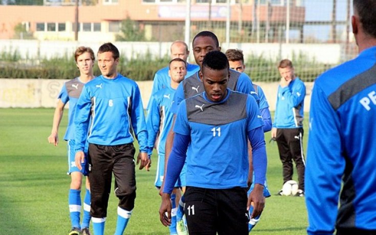 СНИМКИ: На „Герена“ си отдъхнаха - Гари е добре, Пинто мераклия да играе