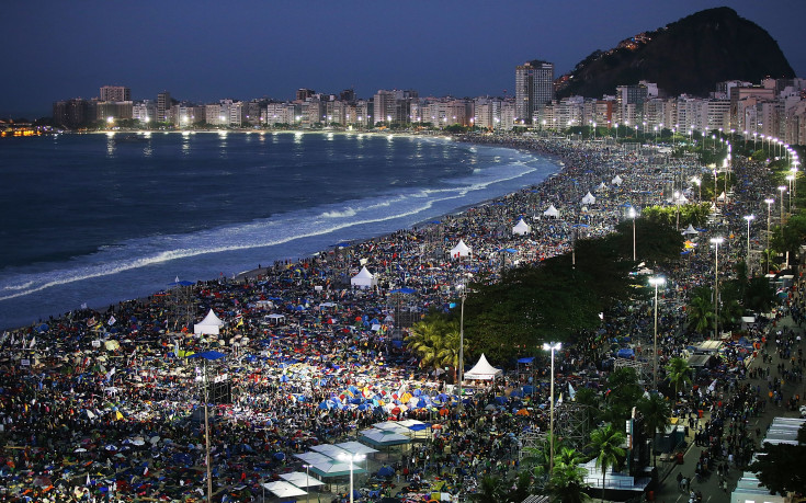 СНИМКИ: Извънземни превзеха Бразилия преди Световното