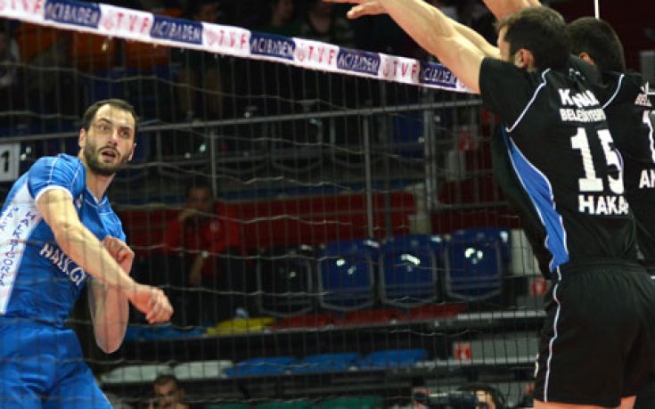 Българско дерби в Шампионската лига, с български рефер